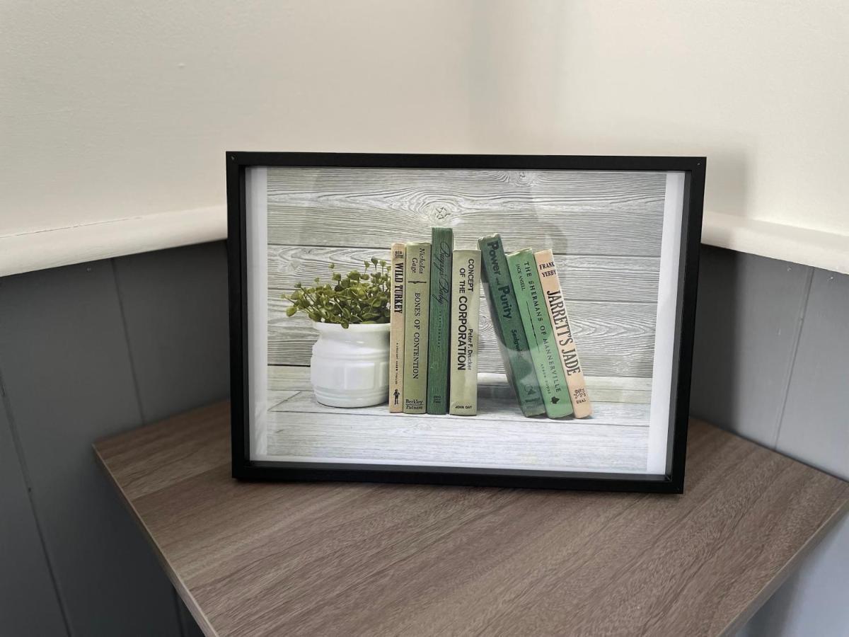 Comfy Home For Contractors And Families With Free Parking - Sage View オールダーショット エクステリア 写真