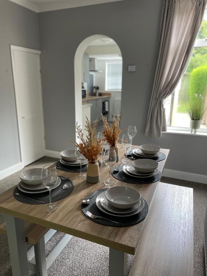 Comfy Home For Contractors And Families With Free Parking - Sage View オールダーショット エクステリア 写真